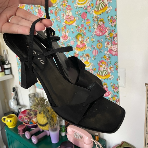 Vintage Bebe strappy heels with flared square heel size 7.5 - Picture 4 of 8